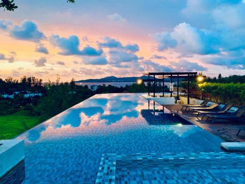 Kolam renang di atau dekat dengan 6th Avenue Surin by Lofty