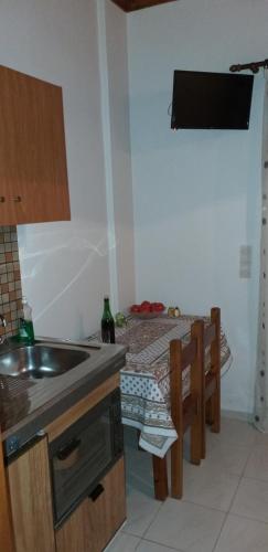 a small kitchen with a sink and a table at Toulatos Pantelis in Pouláta