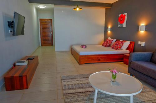 Postel nebo postele na pokoji v ubytování Hôtel Villa Les Orchidées