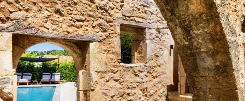 Bazén v ubytování Almyrida Sands luxury stone villa nebo v jeho okolí