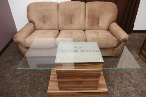  Moscow Boutique Hotel -  Chambre  photo :   Tea/Coffee maker    Minibar    Shower                           