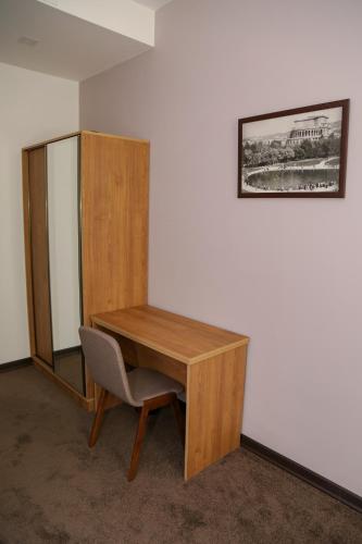  Moscow Boutique Hotel -  Chambre  photo :   Tea/Coffee maker    Minibar    Shower                           