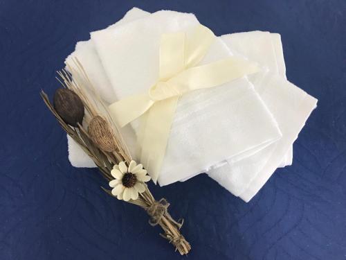 a bouquet of flowers and a napkin with a bow at La Perla Scala dei Turchi in Realmonte
