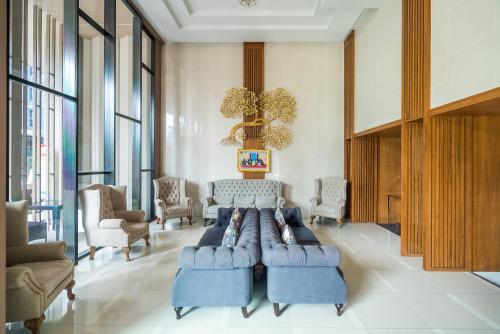 Posezení v ubytování Apartment at Aristo Surin by Lofty