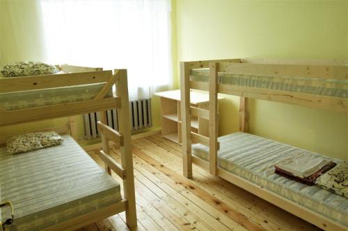 two bunk beds in a room with a window at Naktsmītne Elkšņi in Elkšņi