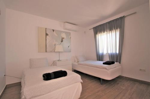 Postel nebo postele na pokoji v ubytování villa in puerto banus