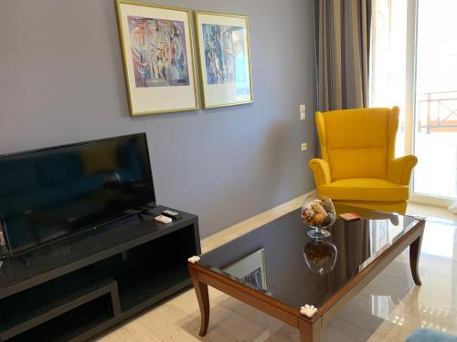 Christi Apartments A&Βにあるテレビまたはエンターテインメントセンター
