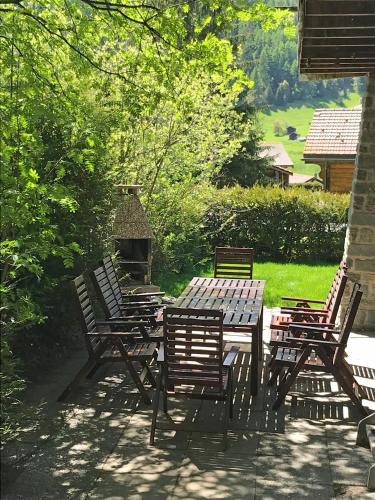 Un jardín fuera de Chalet 12 Cerfs