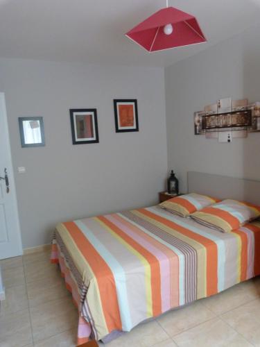 a bedroom with a bed with a red ceiling at Chez Patrick Roujan in Roujan