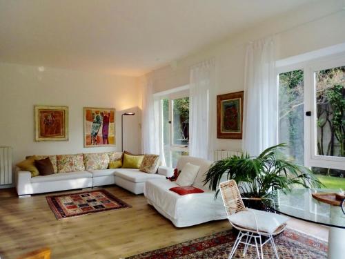 Χώρος καθιστικού στο Villa Alice