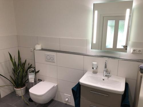 Koupelna v ubytování Modernes Apartment in ruhiger Lage, 70qm, 4 Personen