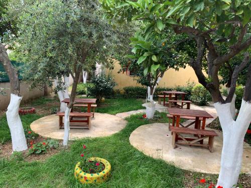 Κήπος έξω από το Flower Garden Villa