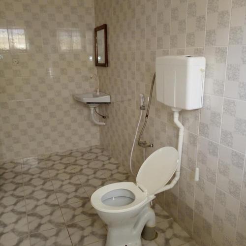 Bilik mandi di Hakuna Matata Guest House