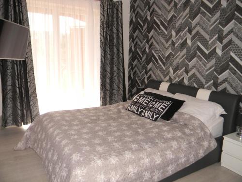 Postel nebo postele na pokoji v ubytování Apartament z Basenem Laura Polanki Park