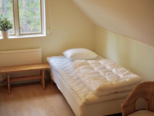 A bed or beds in a room at Orsastuguthyrning-Born