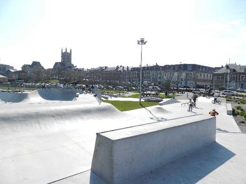 a skate park with people doing tricks at a skate park at L'HORIZON Vue mer et falaises in Fécamp