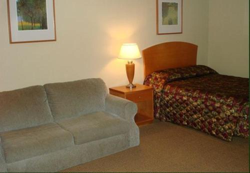 Cedars Inn Lewistonにあるシーティングエリア