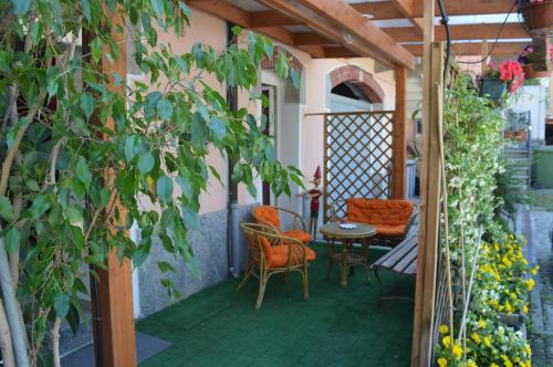 Ein Garten an der Unterkunft Appartamento Mara