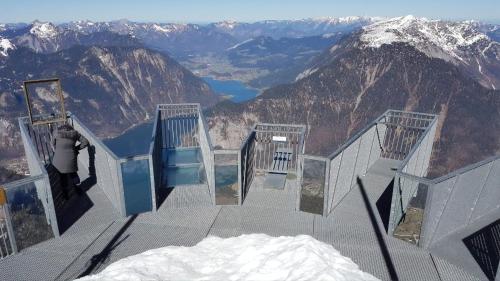 a person standing on the top of a mountain at Landhaus Lilly in Obertraun