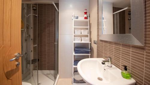 Ένα μπάνιο στο OH LA LIFE! PORTOSIN