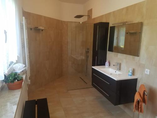 Ένα μπάνιο στο Ferienhaus zum Imker