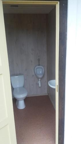 a bathroom with a toilet and a bidet and a sink at Gaišie in Jūrmalciems