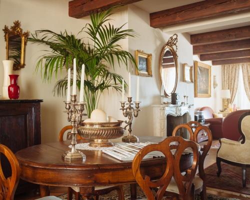 a dining room with a table with a plant on it at B&B Al Re in Cesena