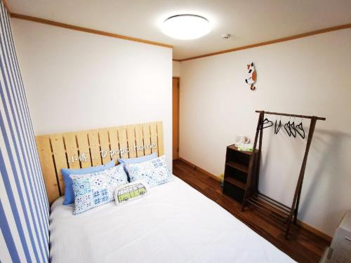 Ένα ή περισσότερα κρεβάτια σε δωμάτιο στο Opopo home 竜宮店