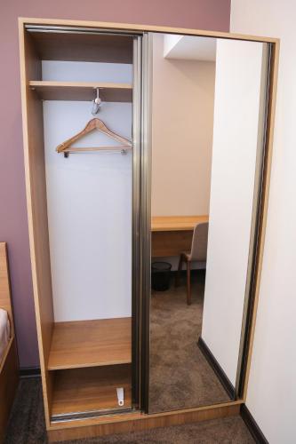  Moscow Boutique Hotel -  Chambre  photo :   Tea/Coffee maker    Minibar    Shower                           