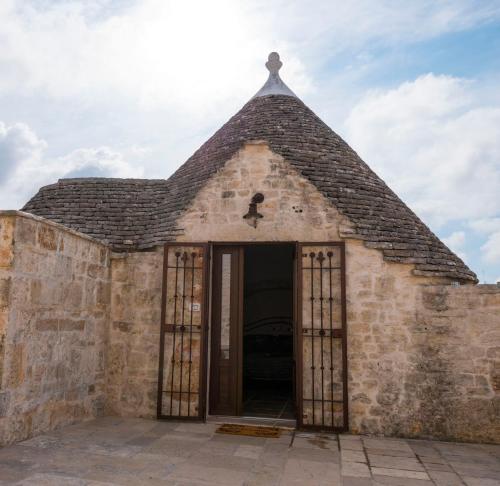 an entrance to a brick building with a door at B&b I Trulli dei Desideri in Alberobello