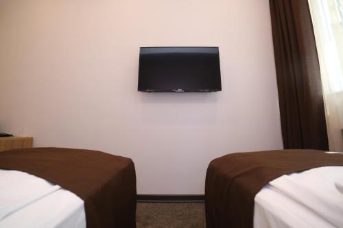  Moscow Boutique Hotel -  Chambre  photo :   Tea/Coffee maker    Minibar    Shower                           