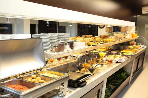 Makanan di atau berdekatan hotel