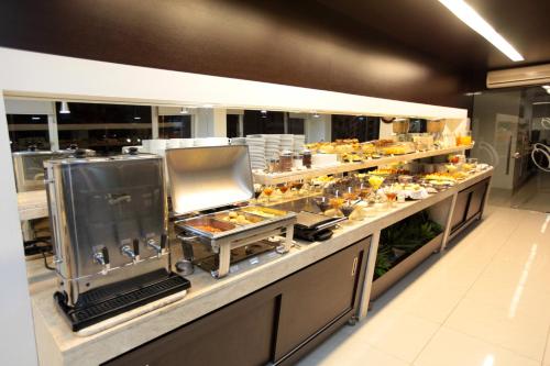 Makanan di atau berdekatan hotel
