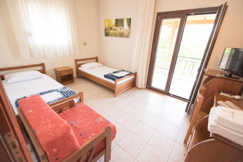 Una cama o camas en una habitación de acquablue apartments