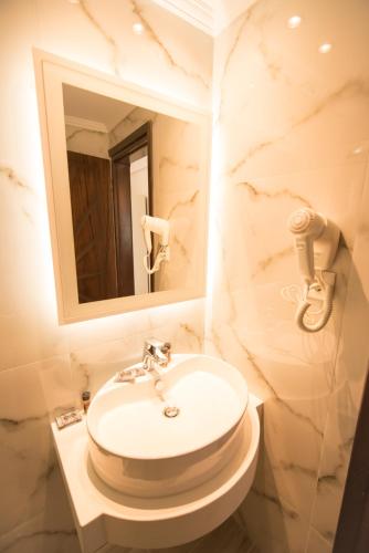Un baño de acquablue apartments