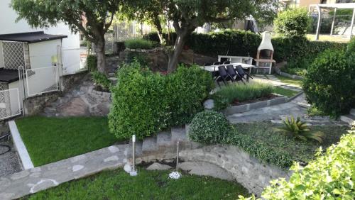 Un jardín fuera de Villa Mari