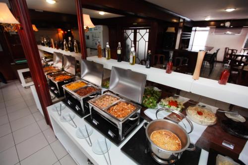 Makanan di atau berdekatan hotel