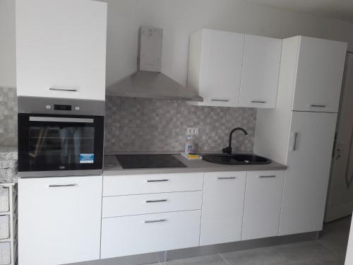Кухня или мини-кухня в Apartment Tea 2
