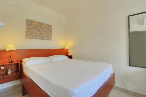 a bedroom with a large white bed in a room at Auberge SeaFever in Mahébourg
