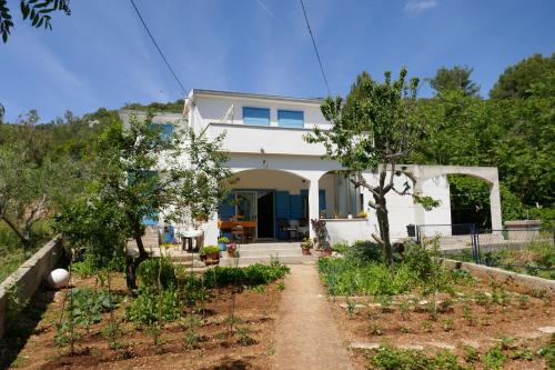 a house with a garden in front of it at House Natale in Donje Selo na Šolti