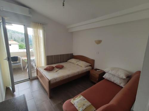 Кровать или кровати в номере Apartmani Vuković