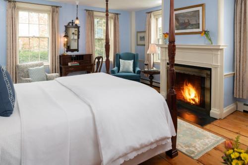 Candleberry Inn on Cape Cod 객실 침대