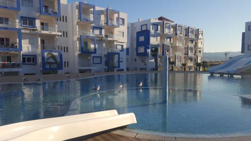 Bazén v ubytování Kariat Cabo - Appartement Charmant, Climatisé avec Vue Piscine nebo v jeho okolí