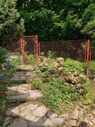 a garden with a fence and some flowers at Willa Wiślok in Wisła
