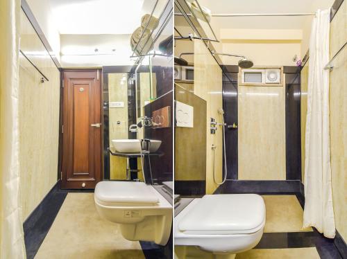 ein Badezimmer mit 2 WCs, einem Waschbecken und einer Dusche in der Unterkunft Eco Stay by Playsales in Indore