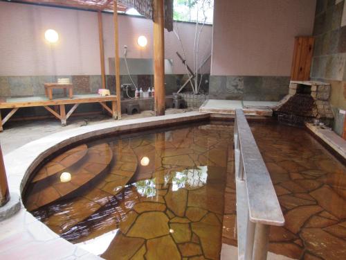 สระว่ายน้ำที่อยู่ใกล้ ๆ หรือใน Tsurusaki Hotel