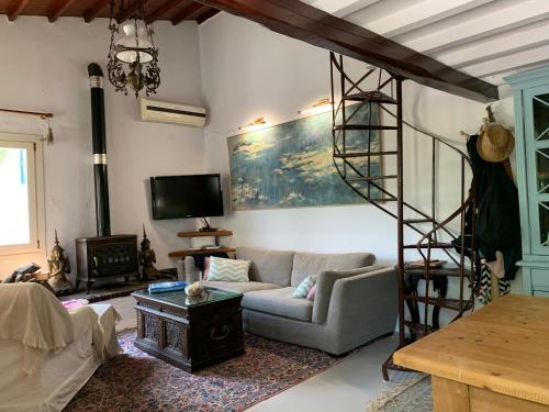 Romantic Lemonia Cottage with private pool & stunning sea view