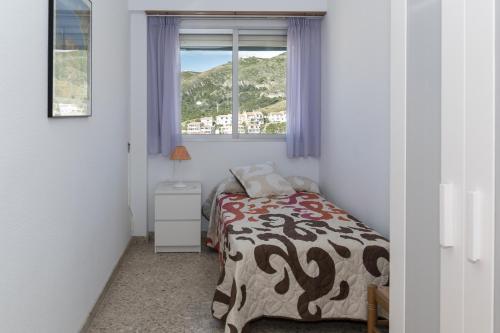 A bed or beds in a room at AGUAMARINA C, 11-51