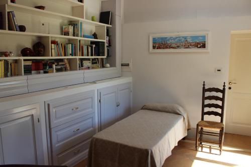 a room with a bed and a book shelf at Villa Porsenna in Chiusi