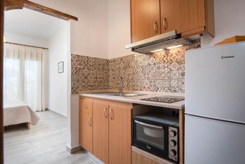 Gallery image of Akti House Psarogiannis Apartments & Studios in Vourvourou